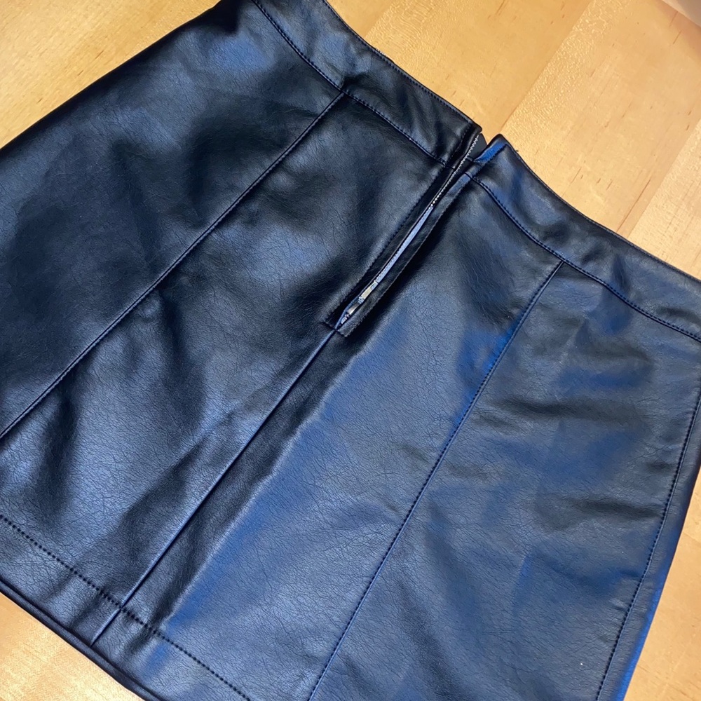 FAUX LEATHER SKIRT